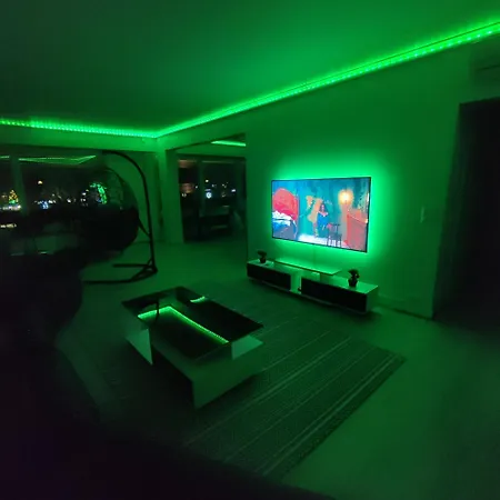 Sun Apartment *